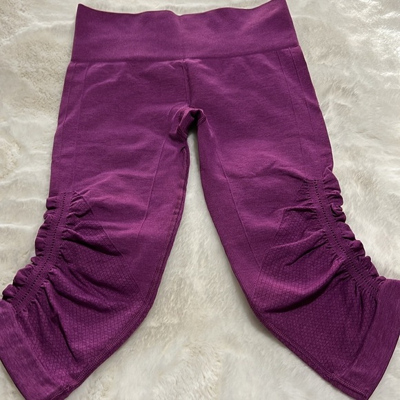 Lululemon In the Flow Ruched Cropped Legging - Picture 3 of 6